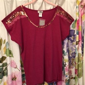 NEW & NEVER WORN LUDI CRANBERRY ELBOW SLEEVE SHIRT WITH GOLD STITCHING & SEQUINS